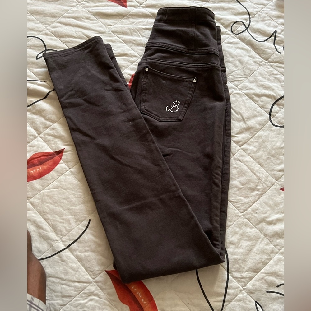 Beverly’s low cut jeans